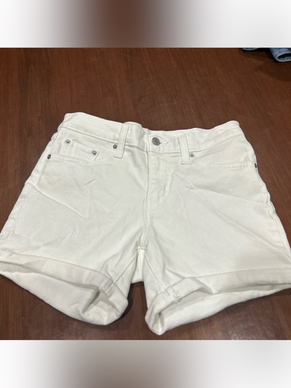 Levi’s Women's White Denim Shorts Size 28